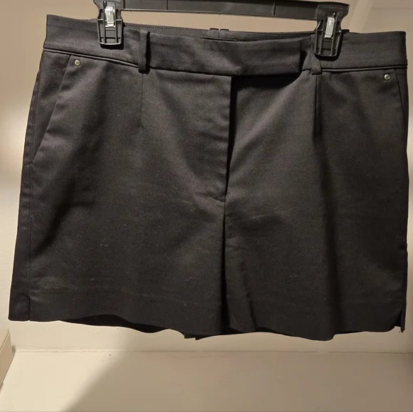 WHBM 5" Classic Black Shorts. - Picture 1 of 4